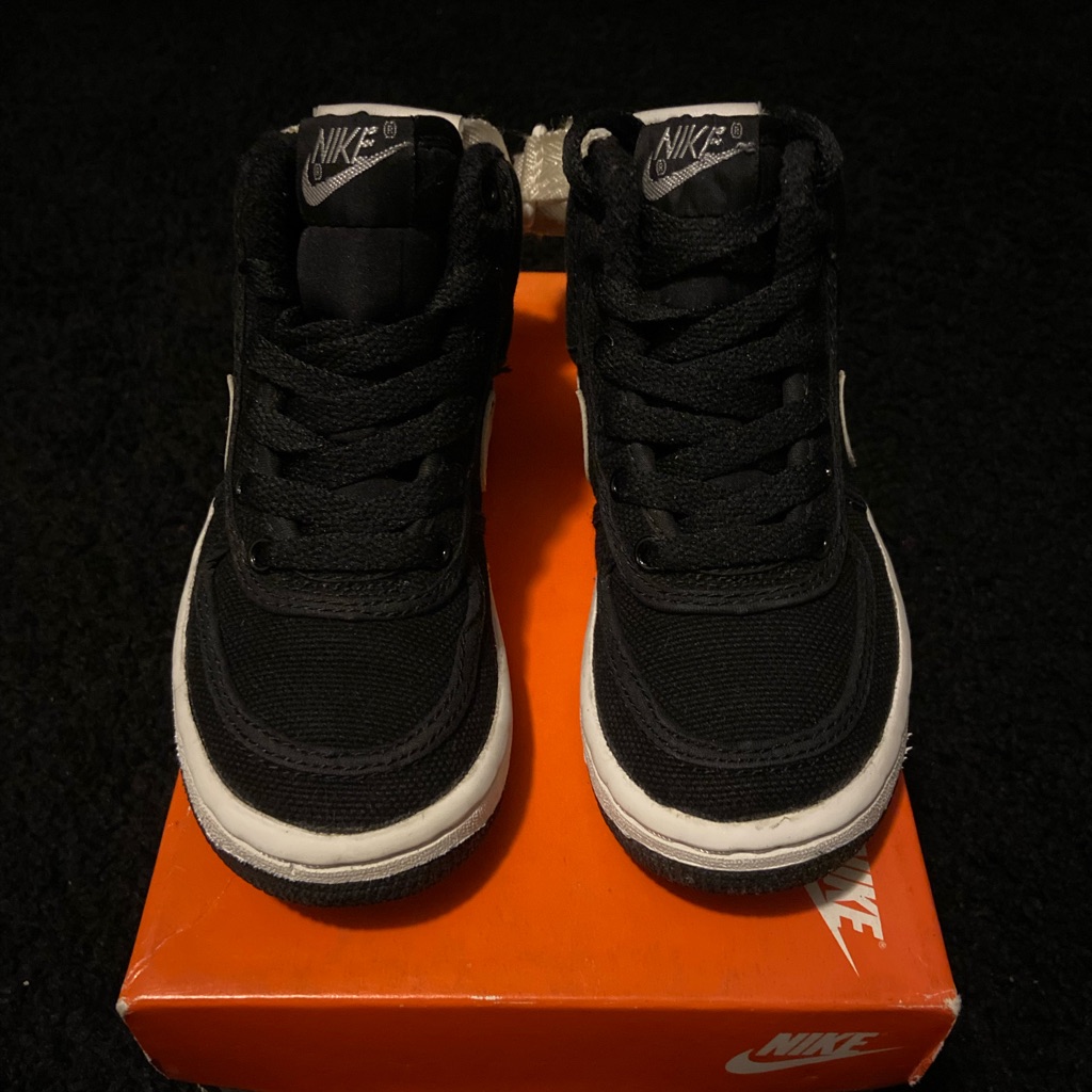 Authentic Nike Canvas Uptown Sneakers Size 9